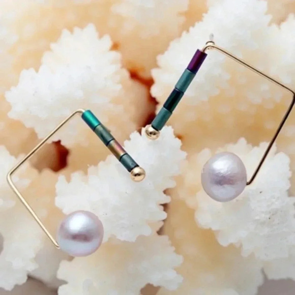 Pearl Stud Earrings Hematite Summer Beach Shell - Picture 2 of 8